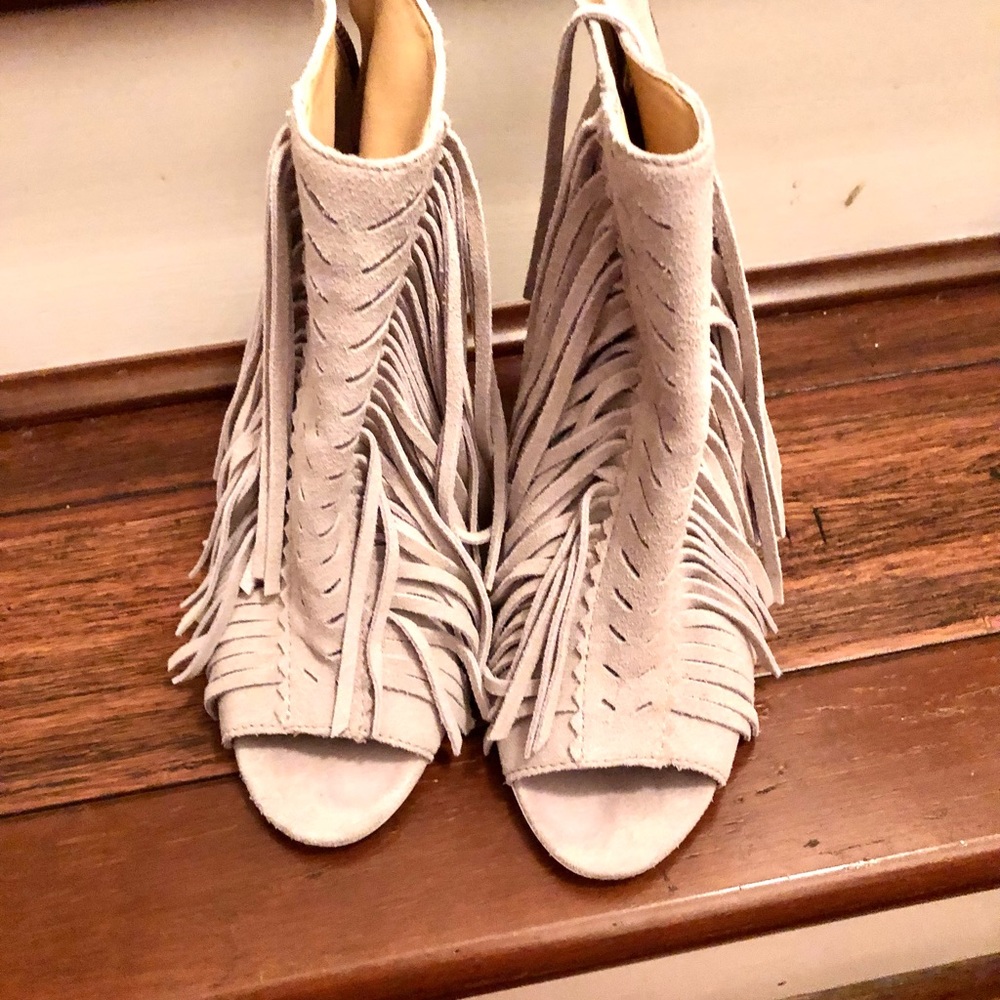 Grey heals